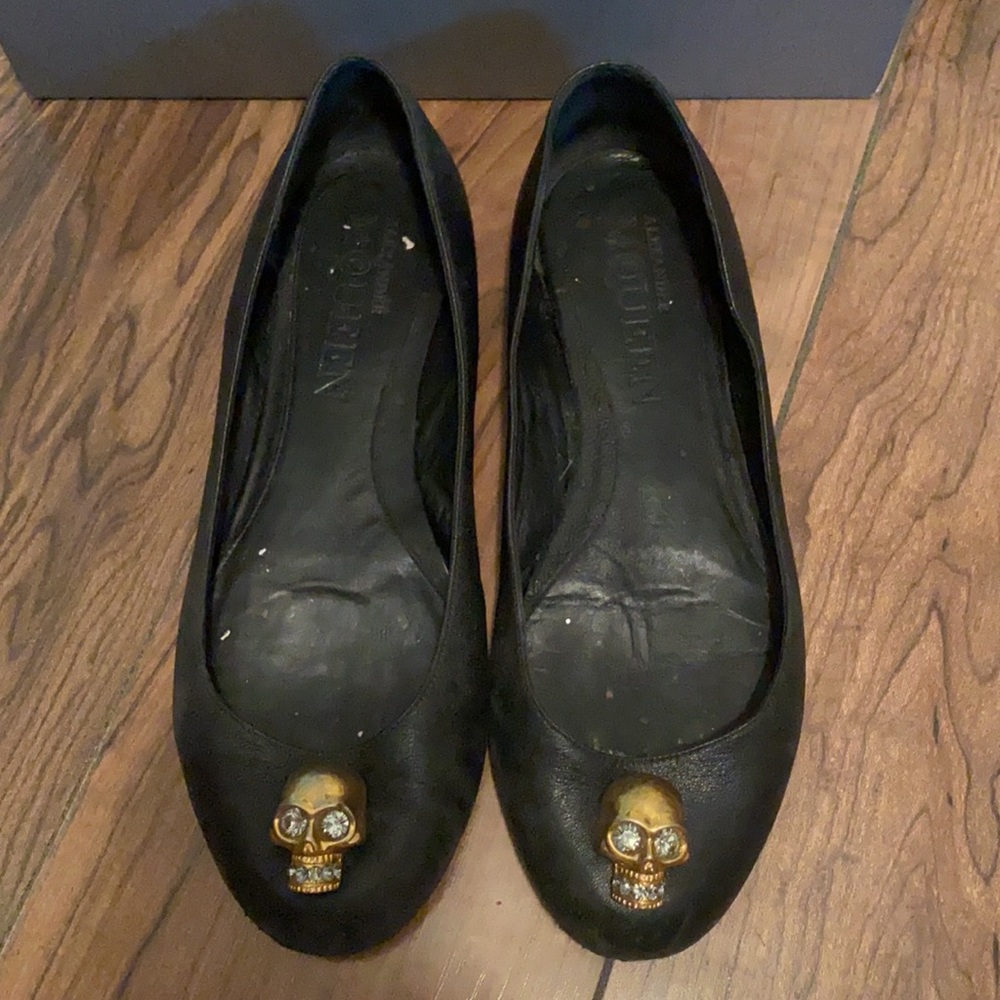 Alexander McQueen skull ornament flats